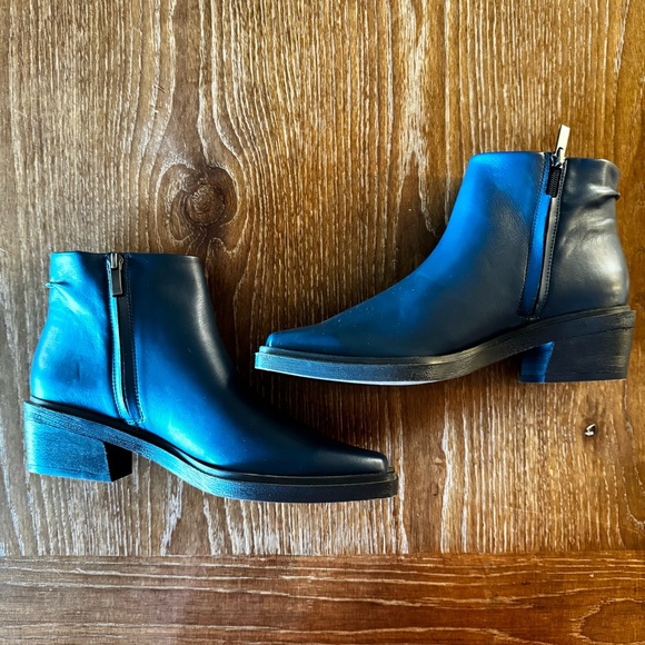 NWOT navy blue Franco Sarto Forta ankle booties 8M - Picture 8 of 13